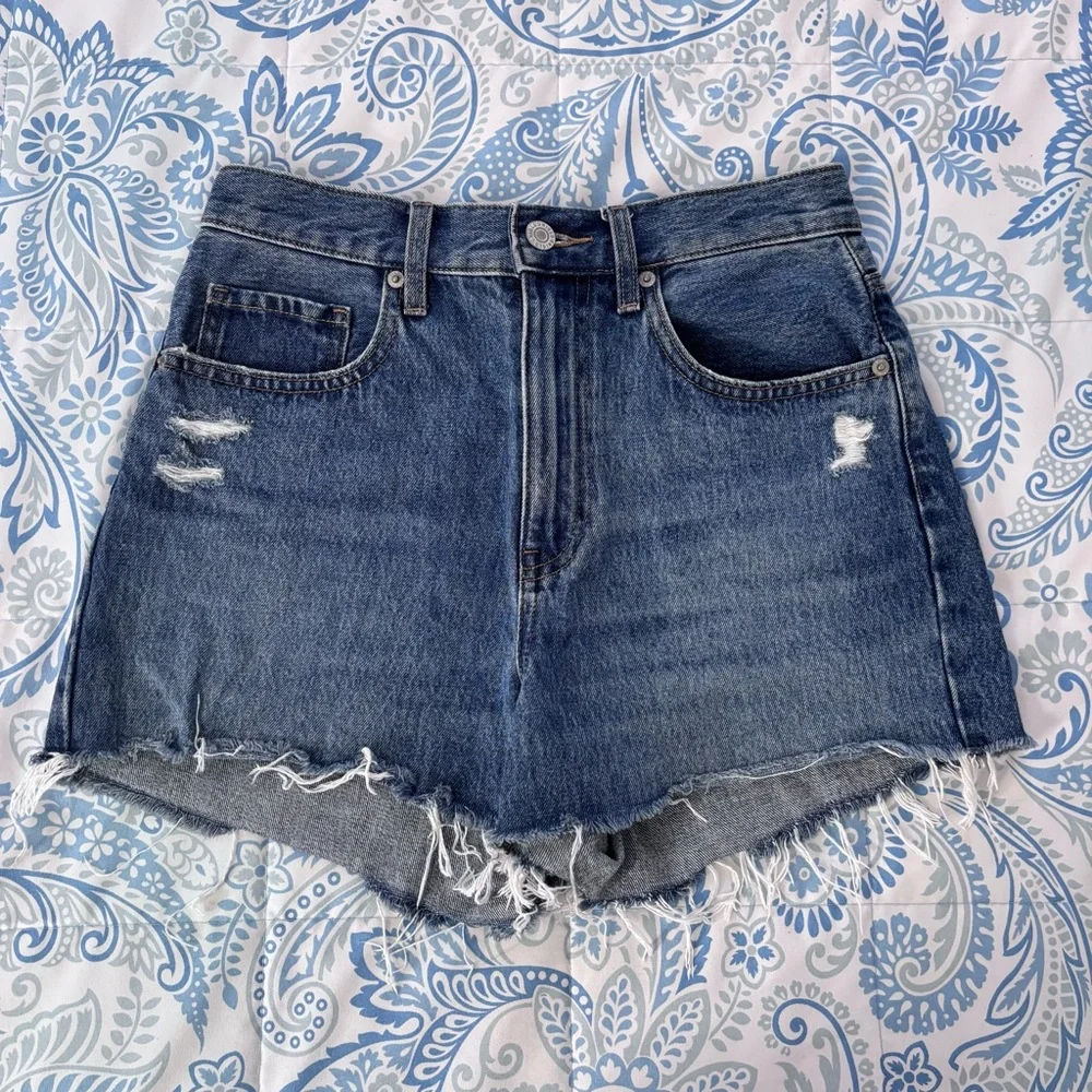Uniqlo High Rise Distressed Denim Shorts Size 25